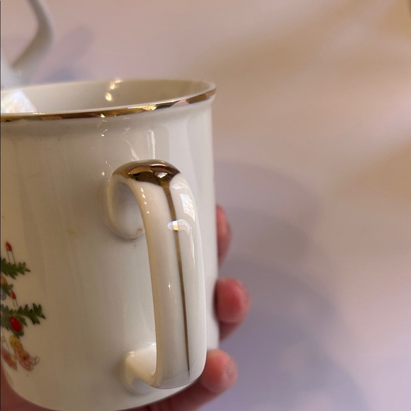 Vintage Christmas Mug Set with Christmas tree Design - Picture 9 of 9